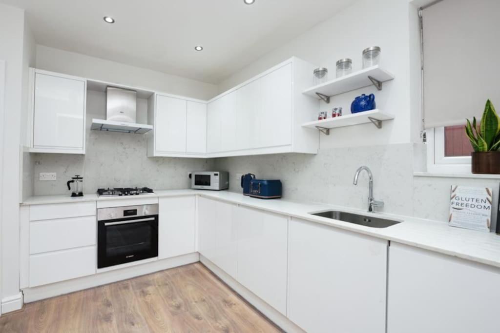 Lägenhet Newly Renovated Modern 4 Bed 3 Bath London