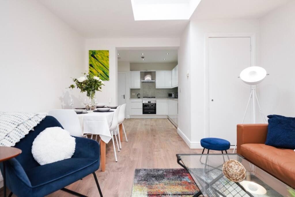 Lägenhet Newly Renovated Modern 4 Bed 3 Bath
