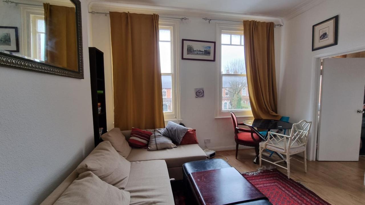 Bed & Breakfast Extra Large One Bedroom Flat With Parking Londra