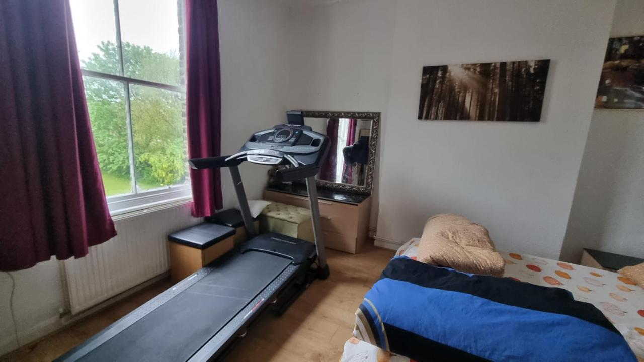 Extra Large One Bedroom Flat With Parking * Londra