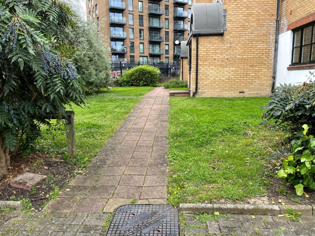 Surrey Docks Se16 Near Canada Water N Easy Access Canary Wharf Lägenhet
