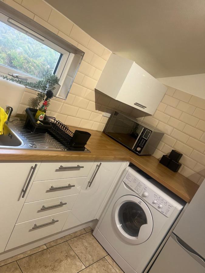 Appartement Large Modern Studio Flat Londen