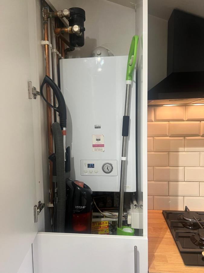 Large Modern Studio Flat Appartement Londen