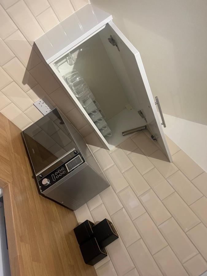 Appartement Large Modern Studio Flat Londen