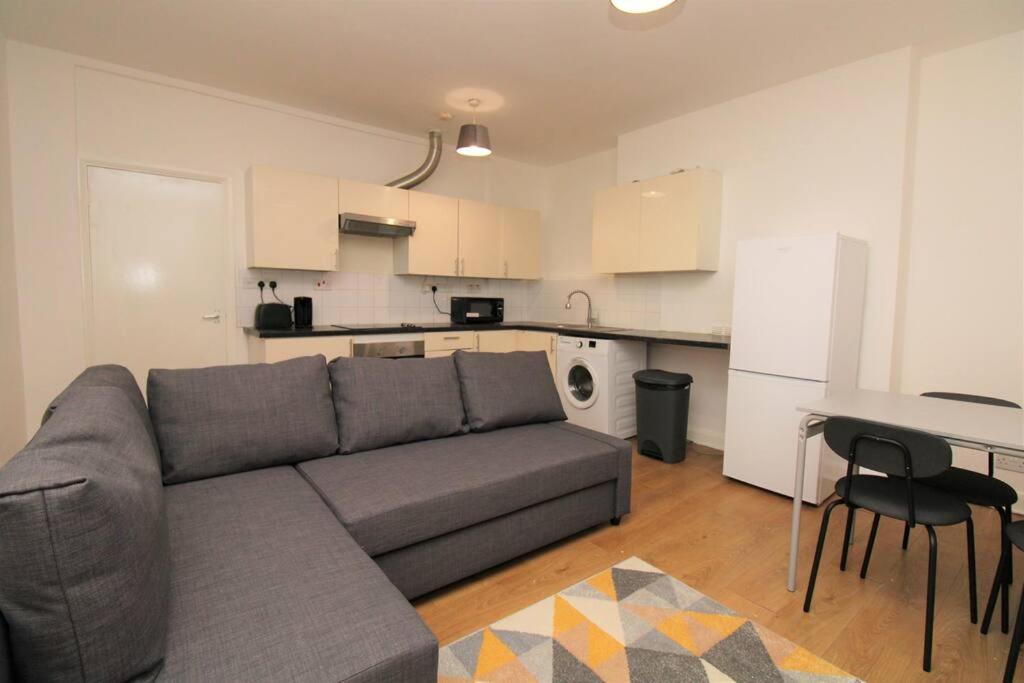 Appartement Ideal 2 Bed Flat Close To City Londen