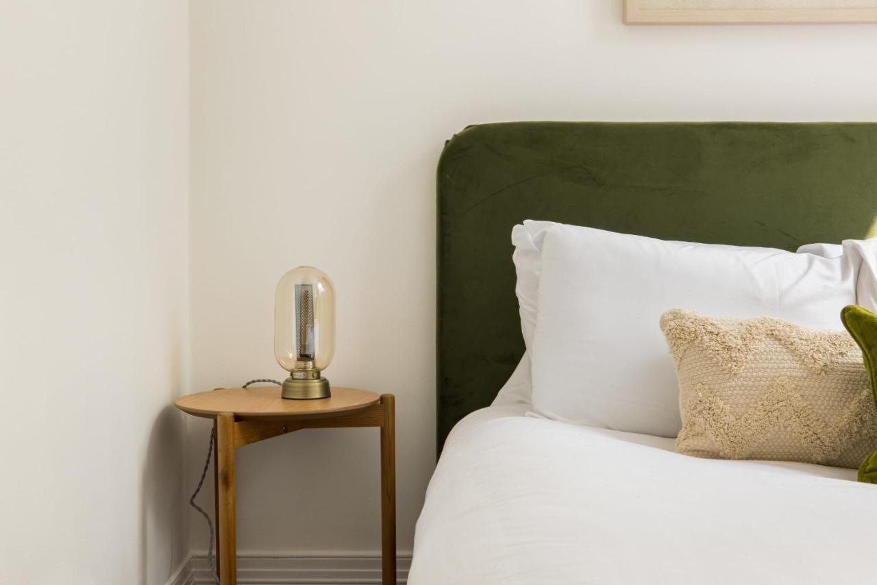 Lejlighed Spacious With Office & Rear Terrace London
