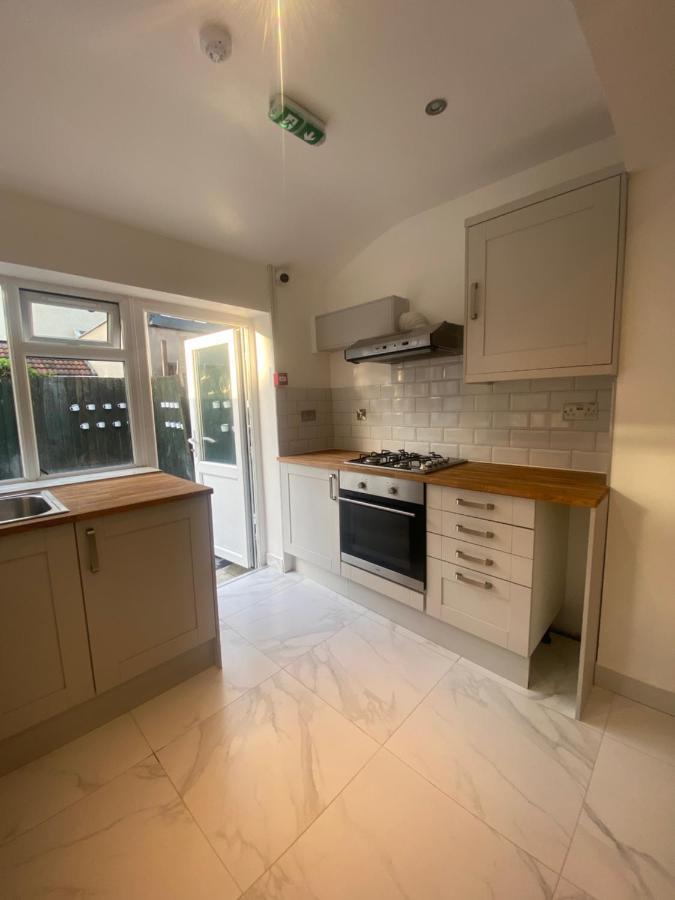 Cosy House In Newham Londra