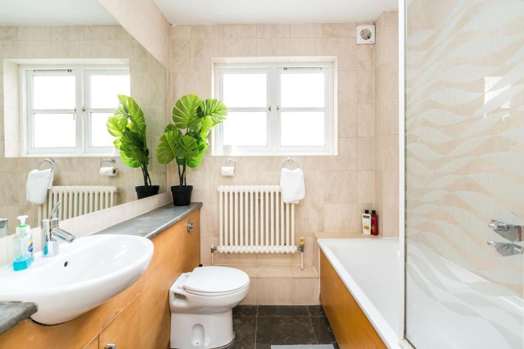 Goldhurst 3 Bedroom Flat Apartment London