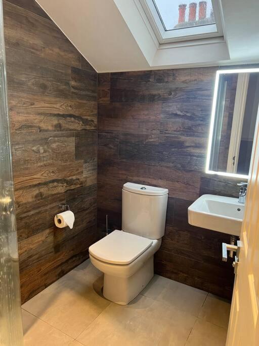 Four Bedroom Modern Victorian Wandsworth House Feriehus