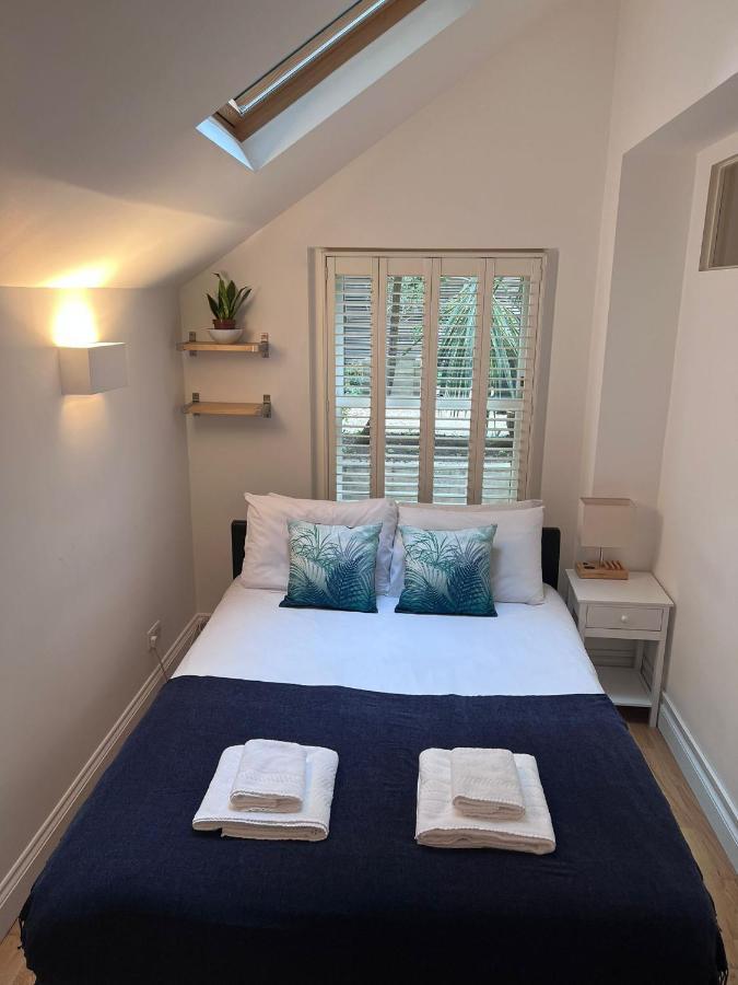 Leilighet Bright 2-bed Garden Flat With Skylights In Chelsea