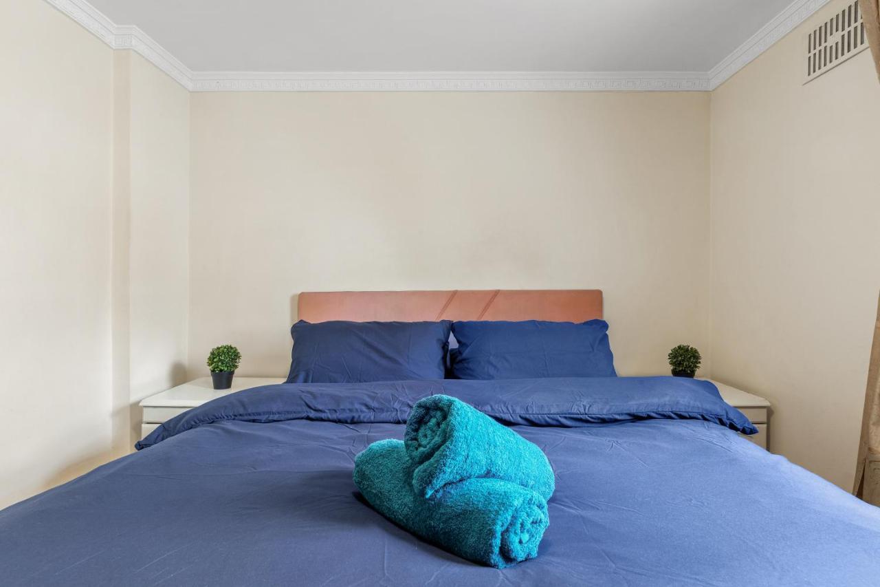 Flat In Leilighet *