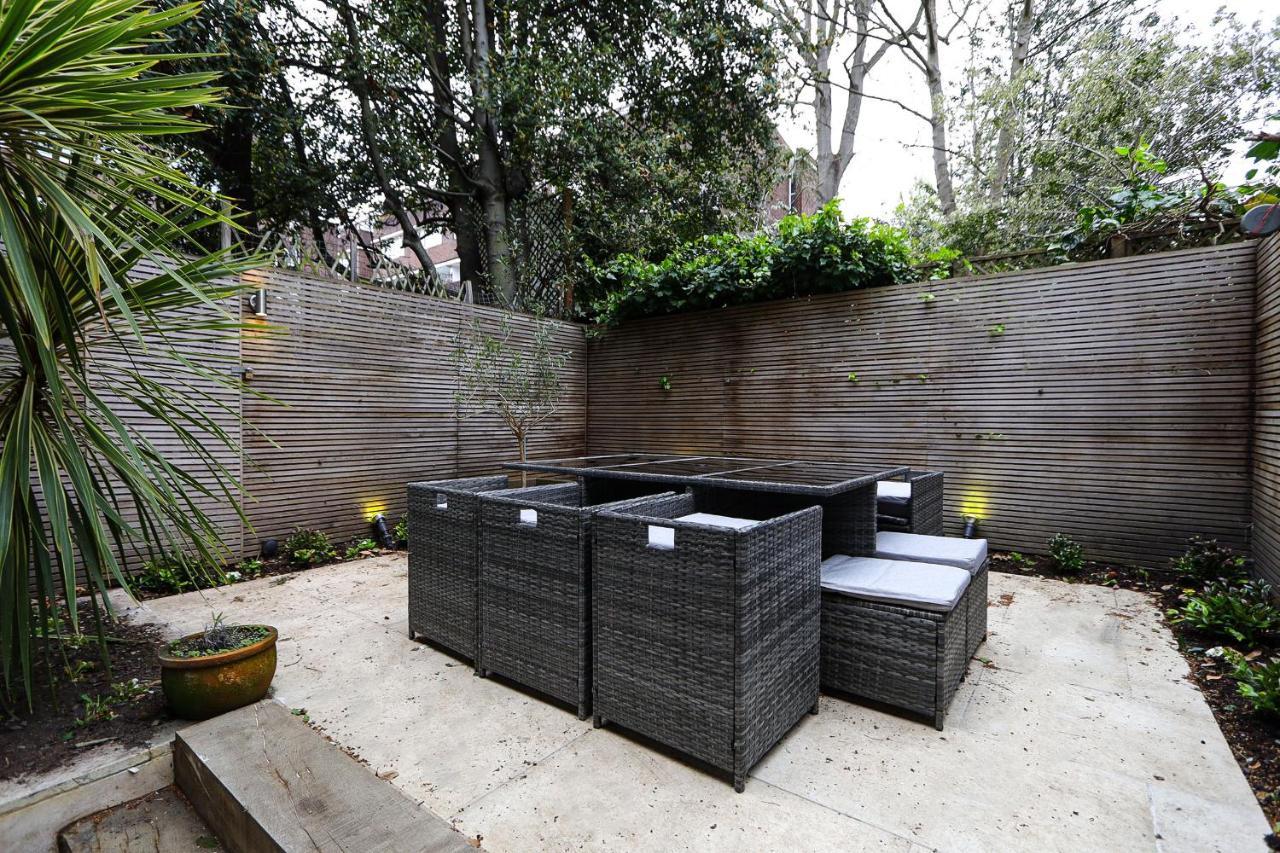 Bright 2-bed Garden Flat With Skylights In Chelsea Leilighet London