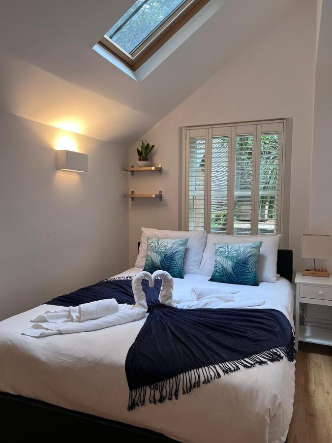 Leilighet Bright 2-bed Garden Flat With Skylights In Chelsea