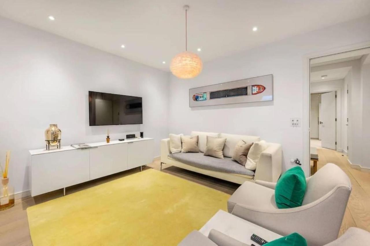 Posh 3 Bedroom Flat With Terrace And Indoor Fireplace In Mayfair, Near Hyde Park *