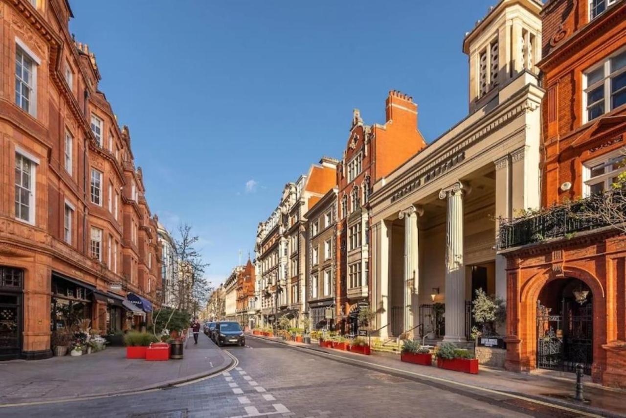 Posh 3 Bedroom Flat With Terrace And Indoor Fireplace In Mayfair, Near Hyde Park Apartment