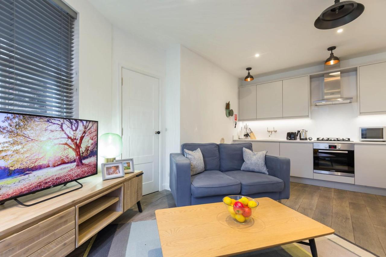 Urban Chic - Rathbone Apartment London