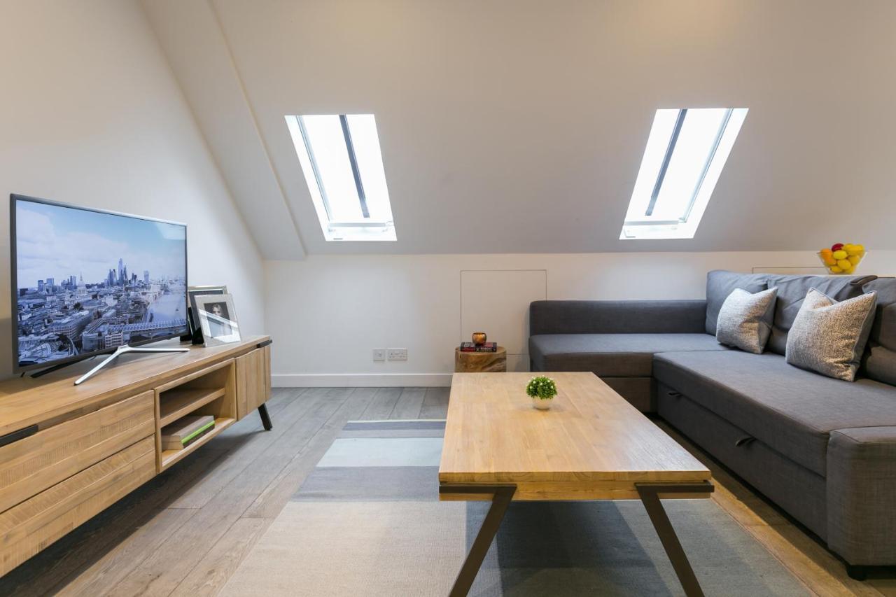 Urban Chic - Rathbone * London