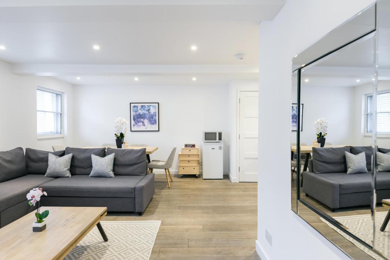 Urban Chic - Rathbone Apartment London