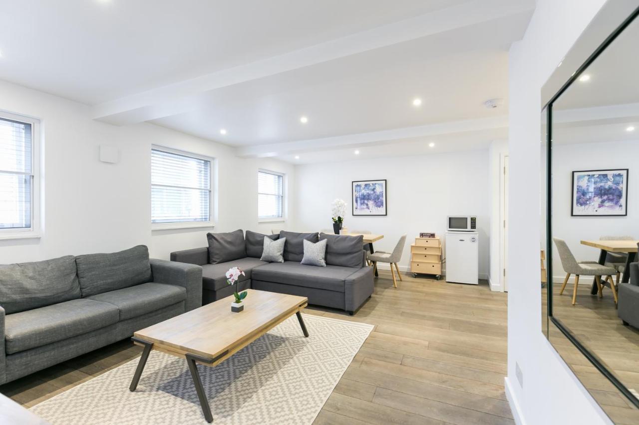Urban Chic - Rathbone * London