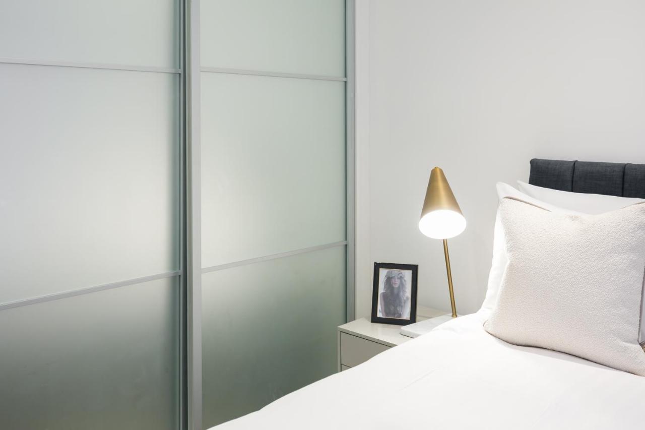 Urban Chic - Rathbone * London