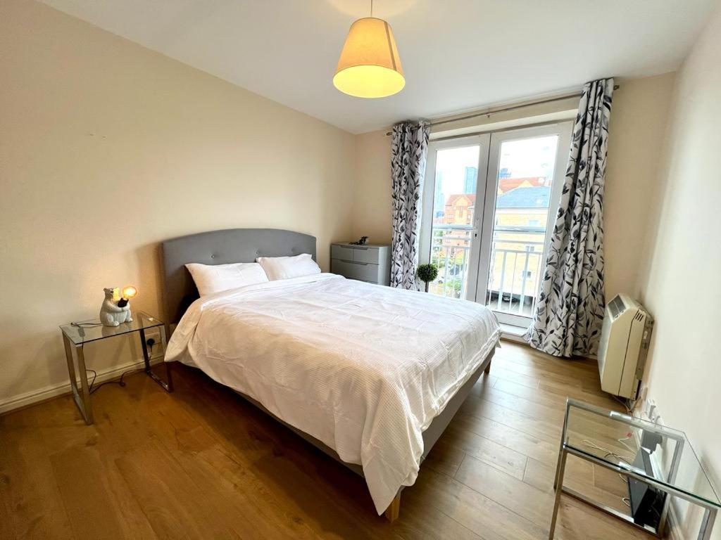 Best Deal - 1bed In Canary Wharf With Parking Lägenhet *