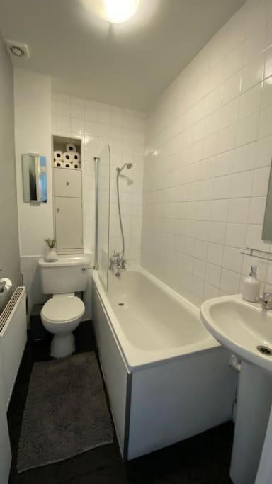 Lejlighed 2 Bedroom Flat In Camberwell - Location With Excellent Connections To Tourist Attractions And Main Airports *