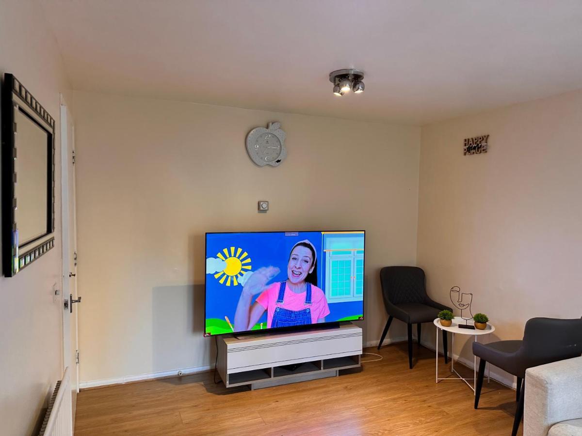 A Beautiful One Bedroom Within The Heart Of London..fully Furnished Close To Social Amenities..