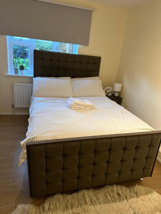 A Beautiful One Bedroom Within The Heart Of London..fully Furnished Close To Social Amenities..