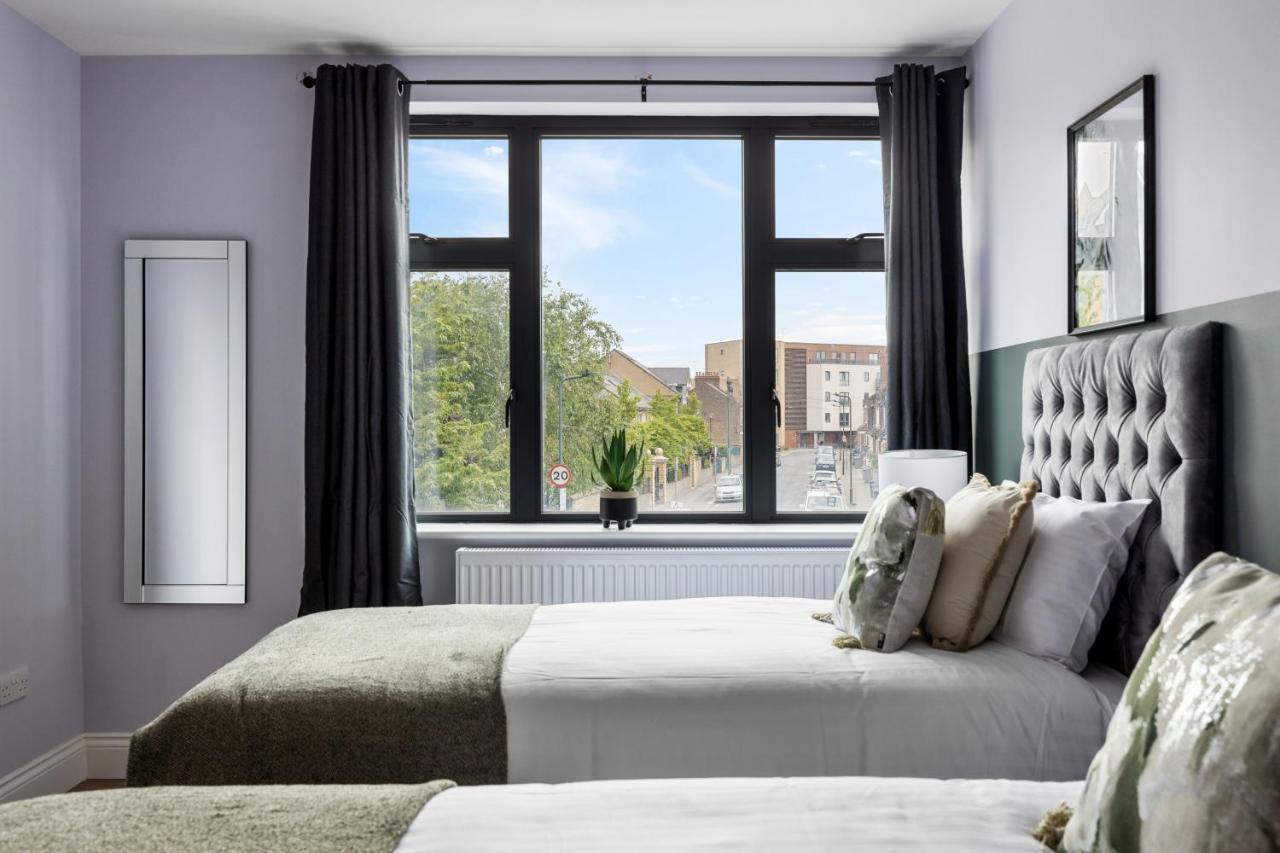 Stylish & Spacious 3 Bed With Fast Wifi, Close To Tube & Wembly * London