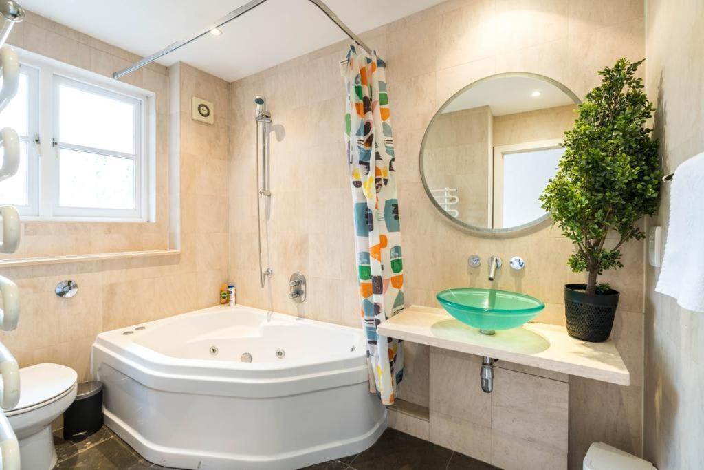 Goldhurst 3 Bedroom Flat London