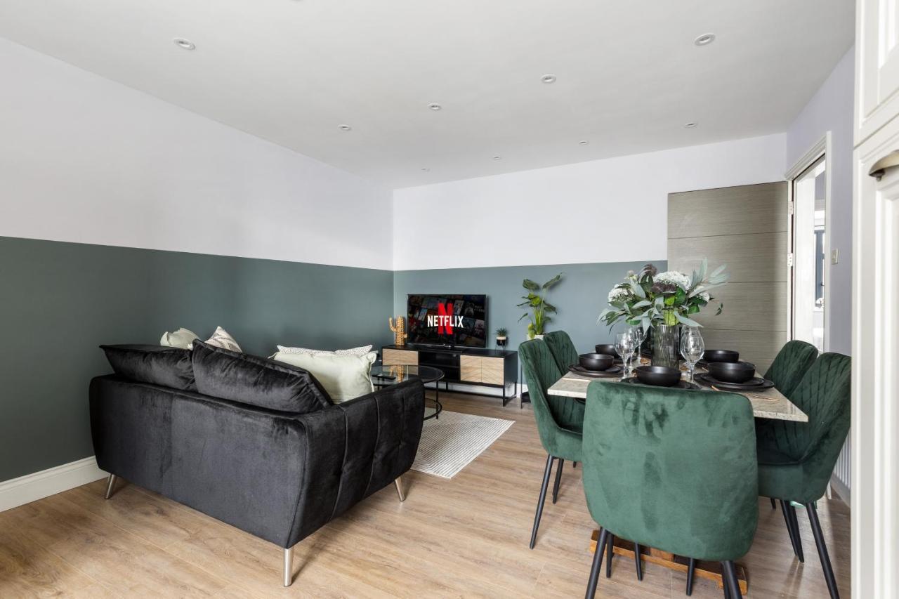 Stylish & Spacious 3 Bed With Fast Wifi, Close To Tube & Wembly * Londen