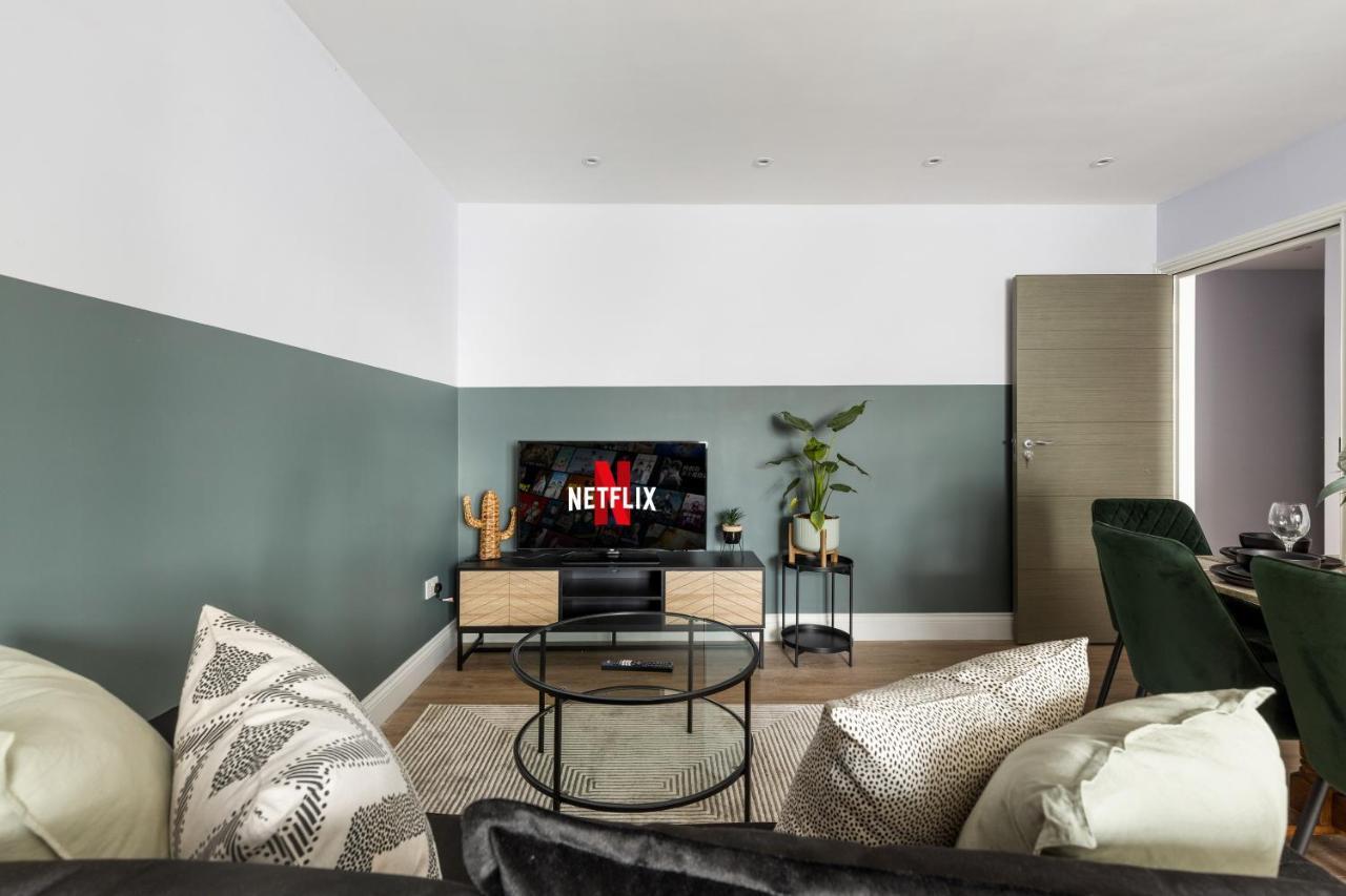Stylish & Spacious 3 Bed With Fast Wifi, Close To Tube & Wembly Apartment London