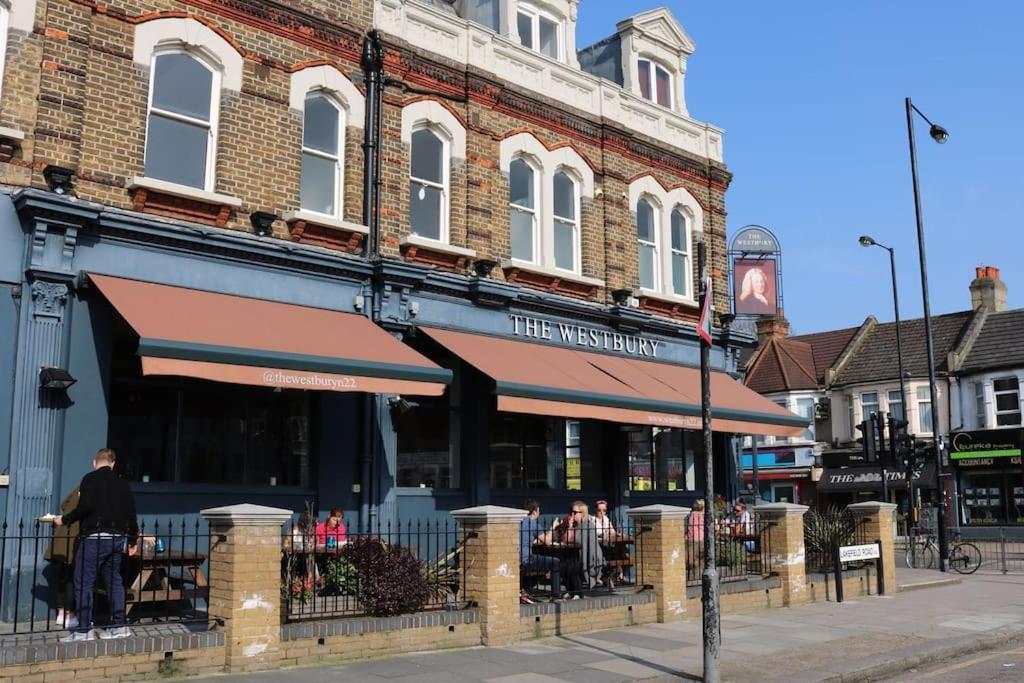 Ferienhaus From London