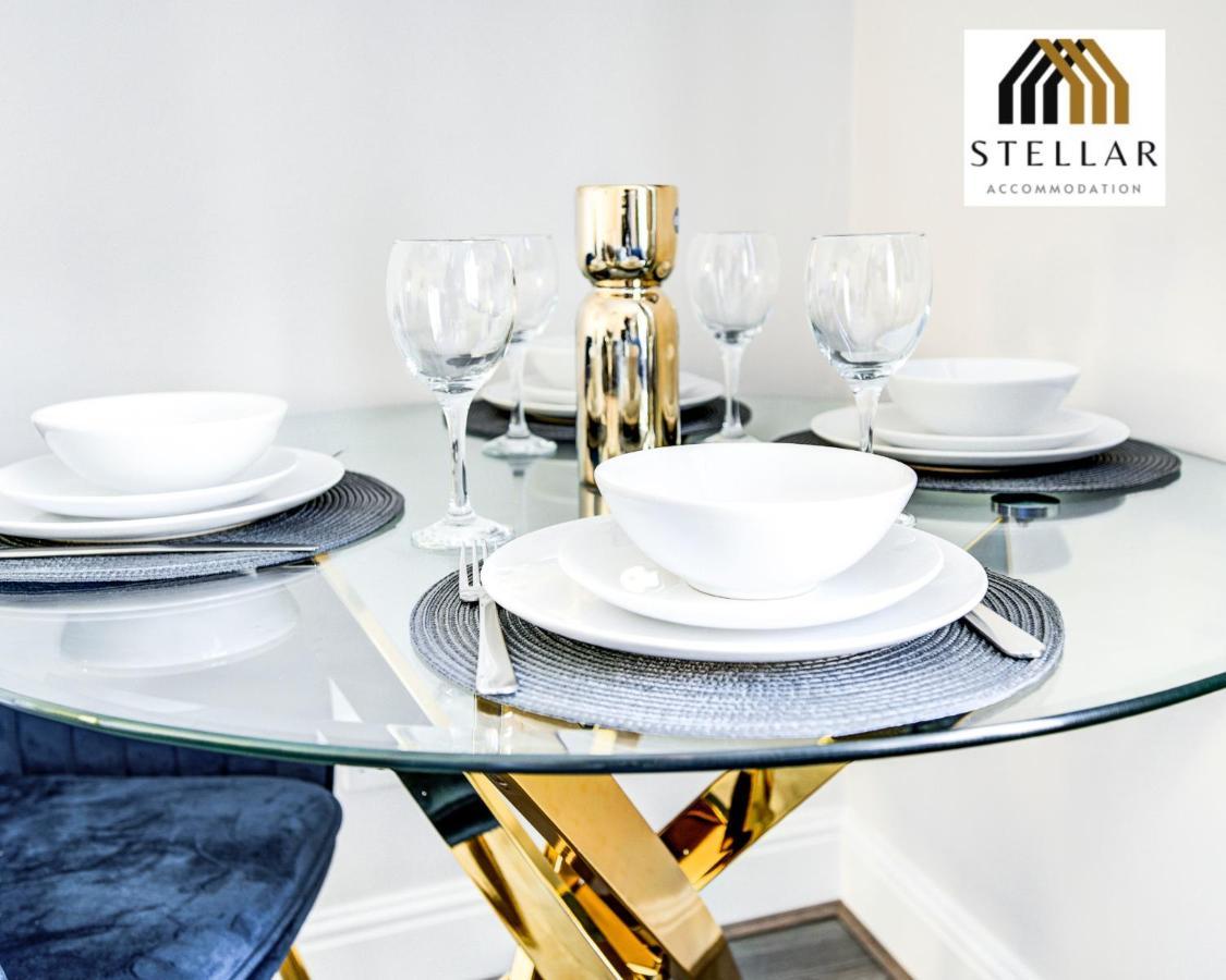 Apartment Luxury One Bedroom Newly Refurbished By Stellar Short Lets & Serviced Canary Wharf Manchester Leisure London