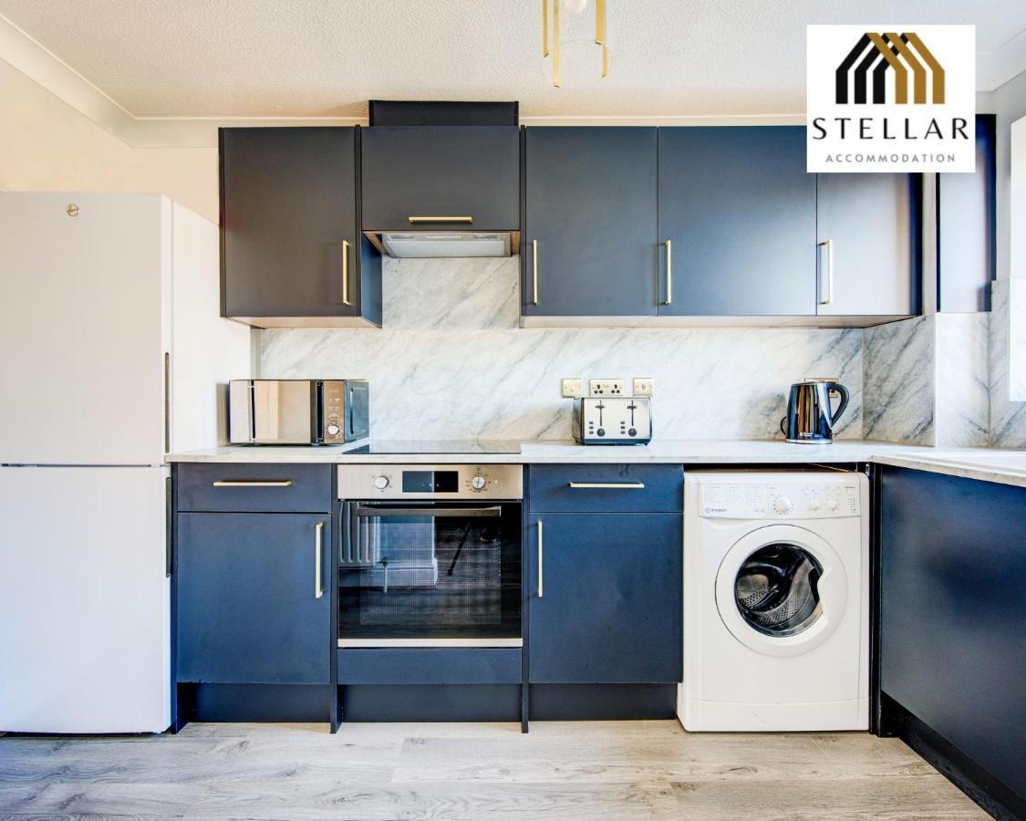 Luxury One Bedroom Newly Refurbished By Stellar Short Lets & Serviced Canary Wharf Manchester Leisure Apartment London