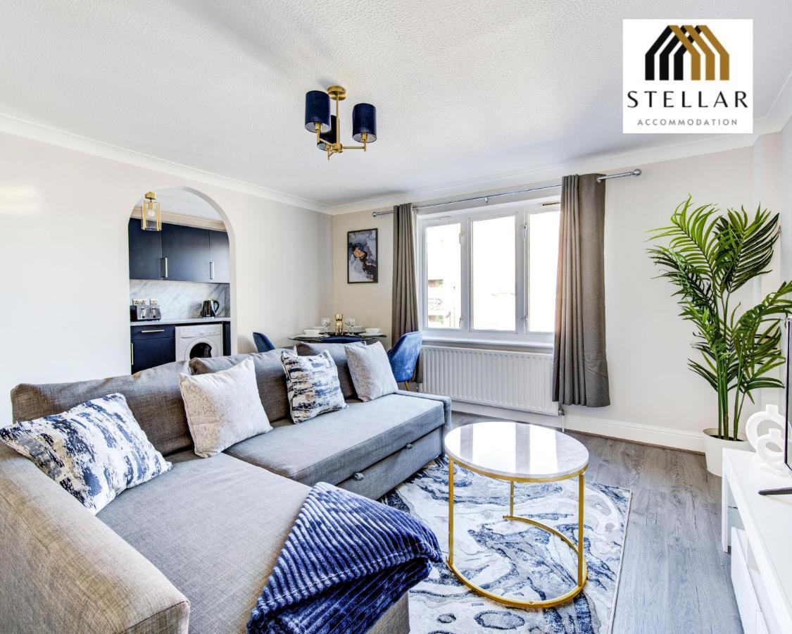 Luxury One Bedroom Newly Refurbished By Stellar Short Lets & Serviced Canary Wharf Manchester Leisure * London