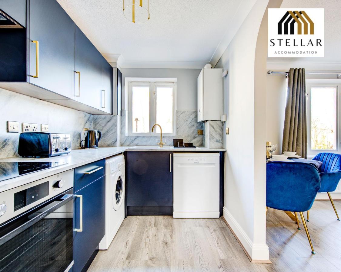 Luxury One Bedroom Newly Refurbished By Stellar Short Lets & Serviced Canary Wharf Manchester Leisure Apartment London