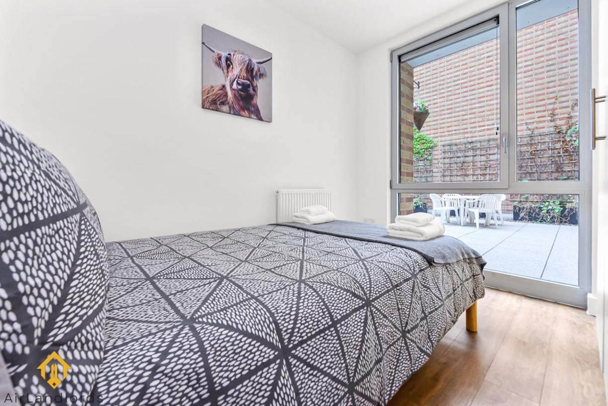 Exclusive 3 Bed 3bath Penthouse Near Canary Wharf Apartment London