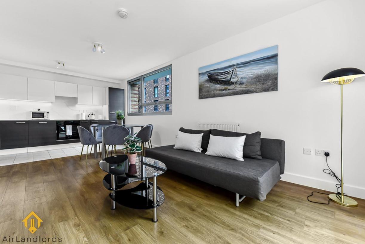 Apartment Exclusive 3 Bed 3bath Penthouse Near Canary Wharf London