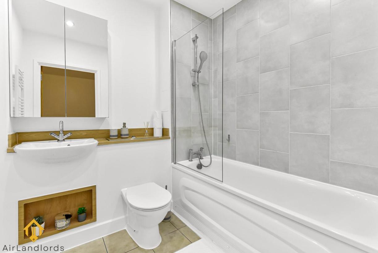 Exclusive 3 Bed 3bath Penthouse Near Canary Wharf Apartment