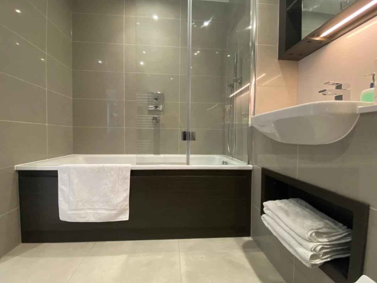 Lägenhet Club White Bridge One Bedroom London