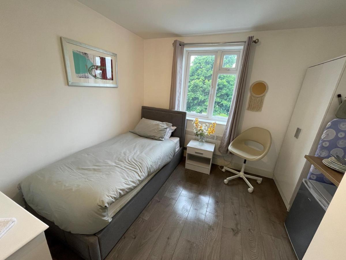 Letzi Private En-suite Near Wembley * Londen