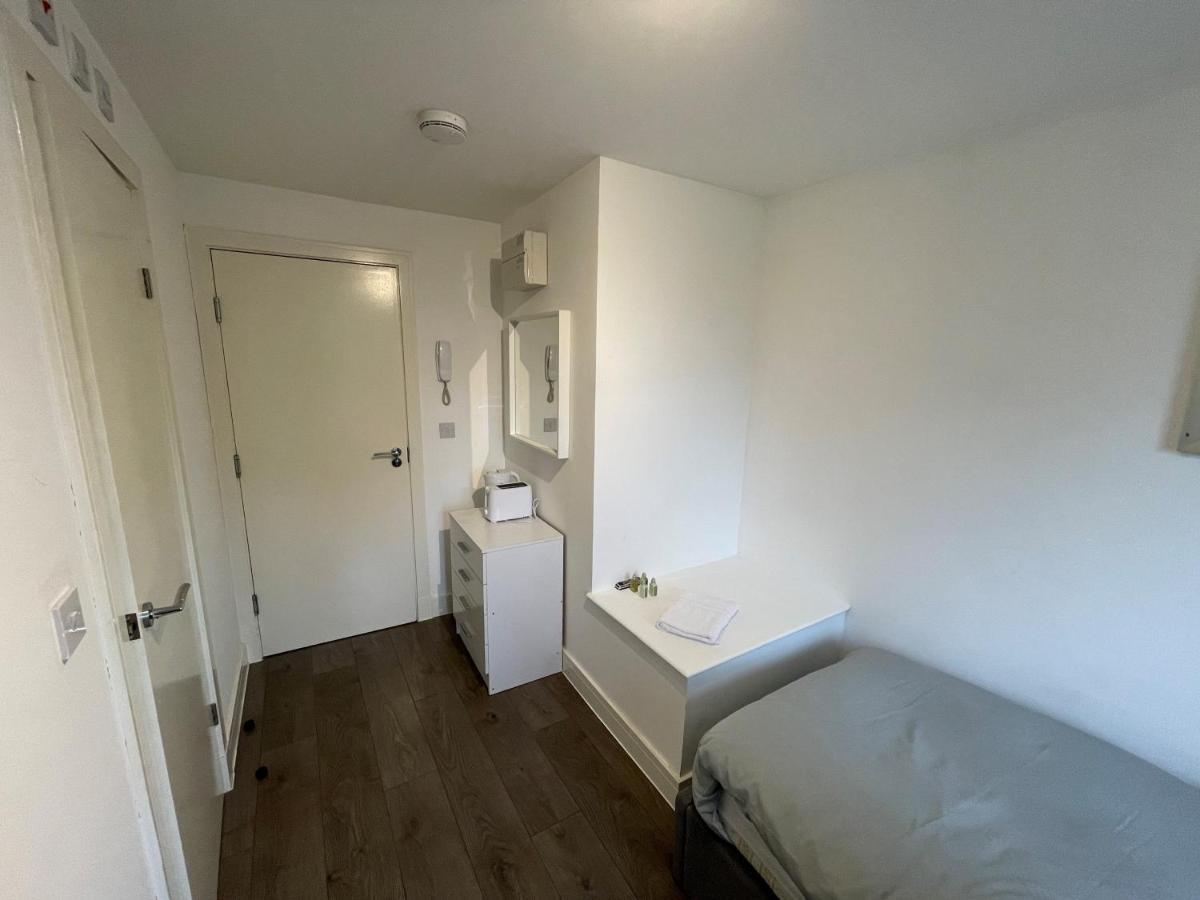 Letzi Private En-suite Near Wembley Londen