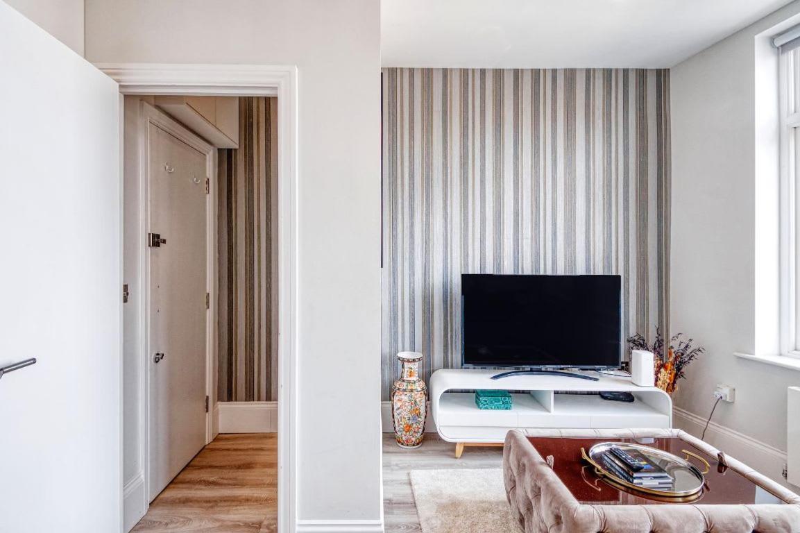 Elegant 1 Bed Apartment- Hampstead Village * Londra