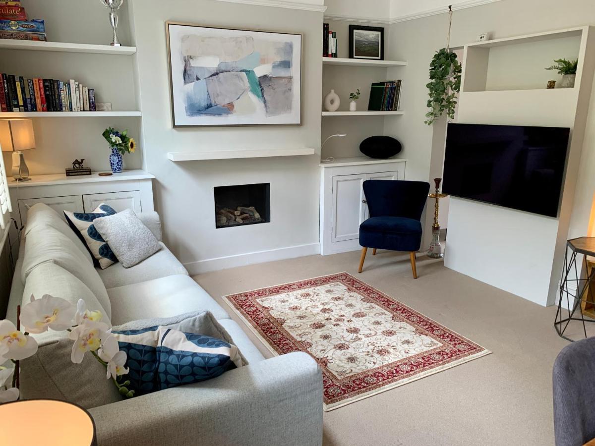 Lovely Newly Refurbished In Battersea Londen