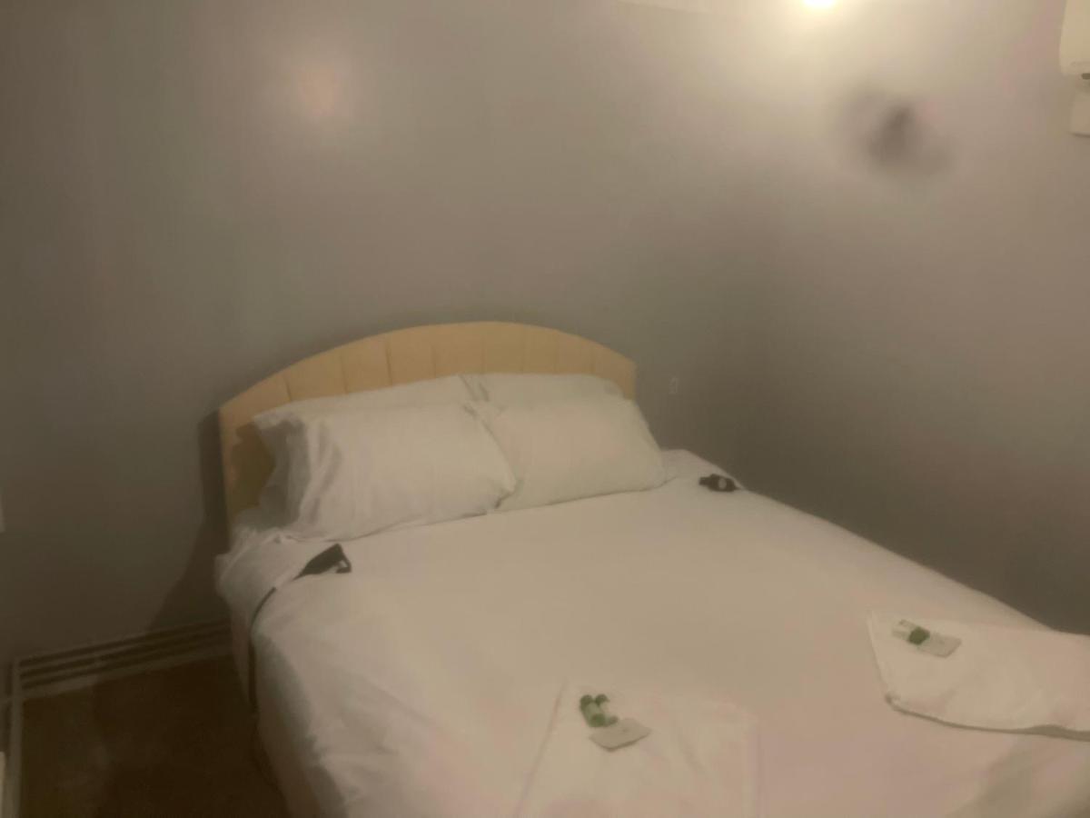 2 Bedroom In Stoke Newington Londra