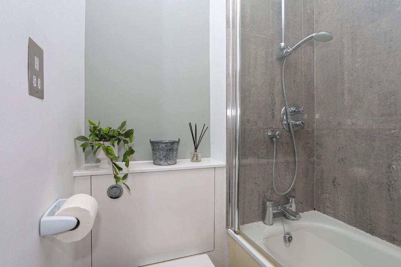 Bright And Modern 2 Bed Flat Lejlighed