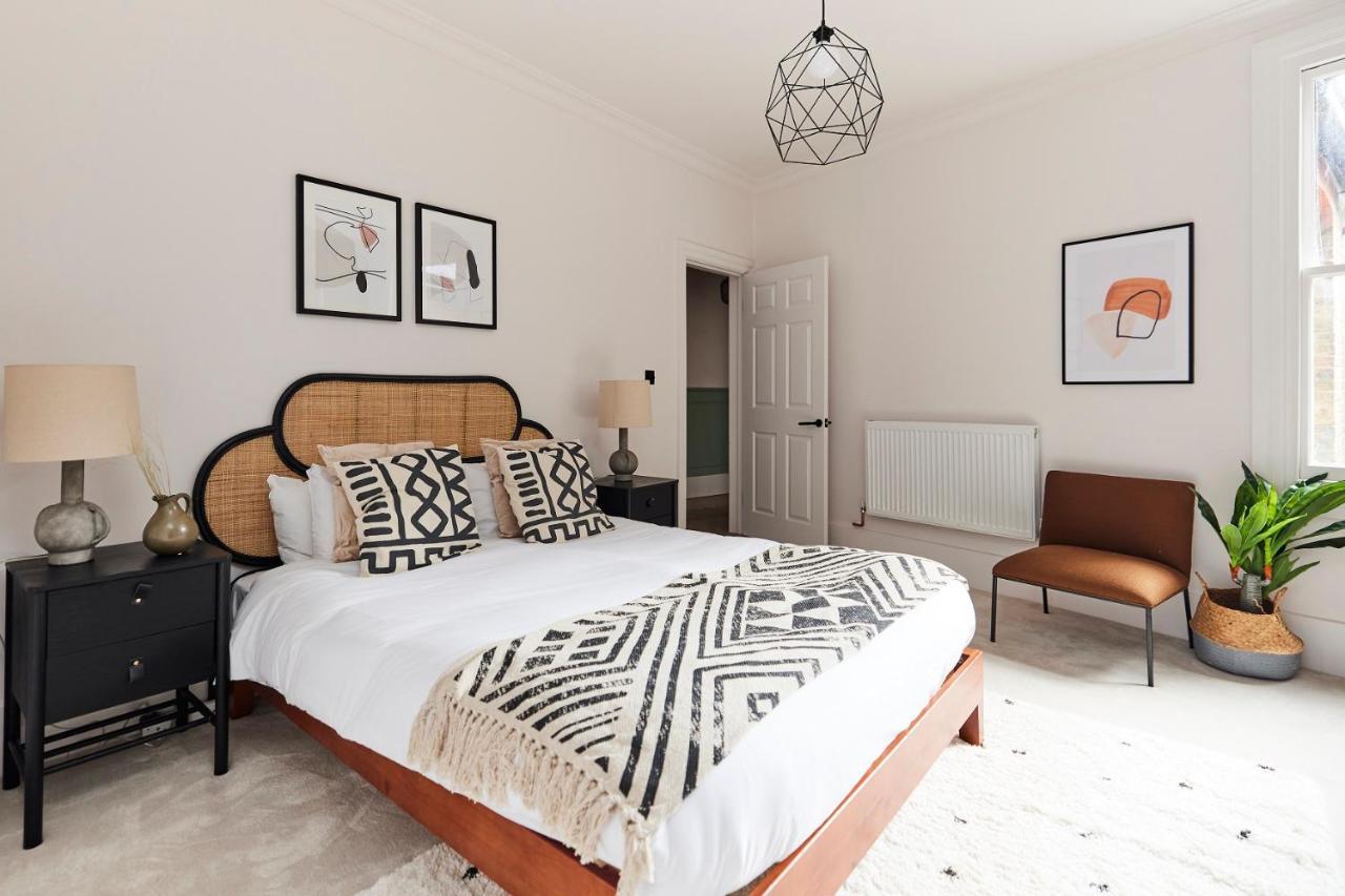 Apartment The Elmfield Road Wonder - Dazzling 2bdr Flat London
