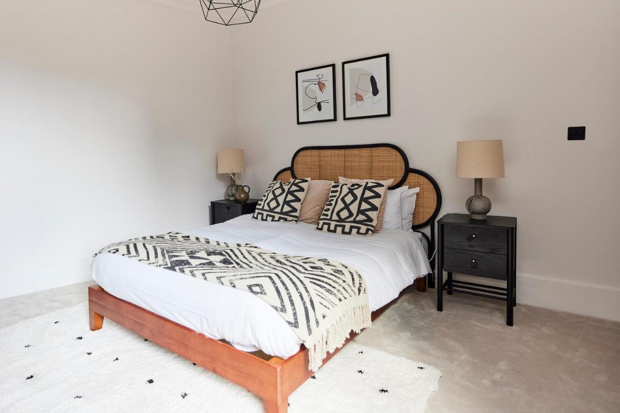 The Elmfield Road Wonder - Dazzling 2bdr Flat Apartment *