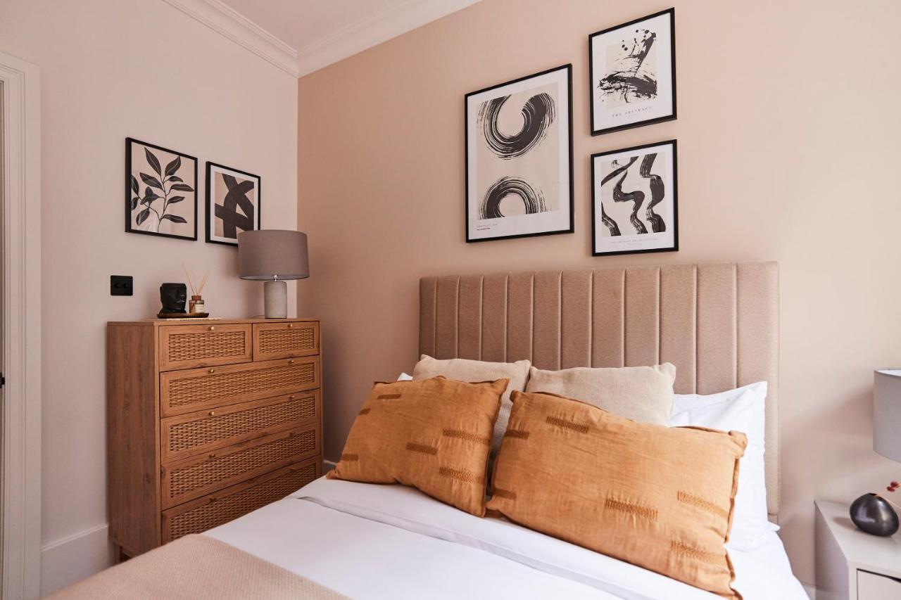 The Elmfield Road Wonder - Dazzling 2bdr Flat